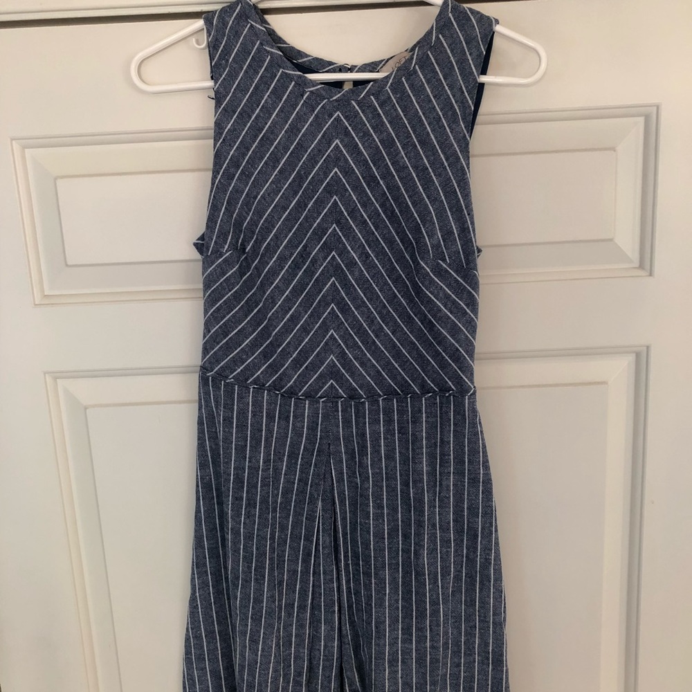 Loft dress - criss cross back and classic pattern!